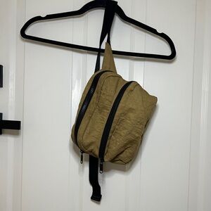 BAGGU Fanny Pack — Dark Khaki